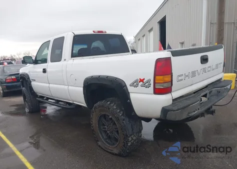 2002 Chevrolet Silverado 2500Hd from USA, damaged, VIN 1GCHK29U12E211356